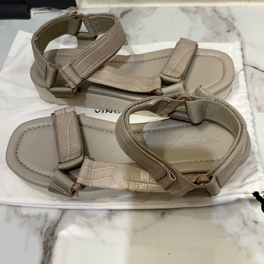 VINCE platform sandal